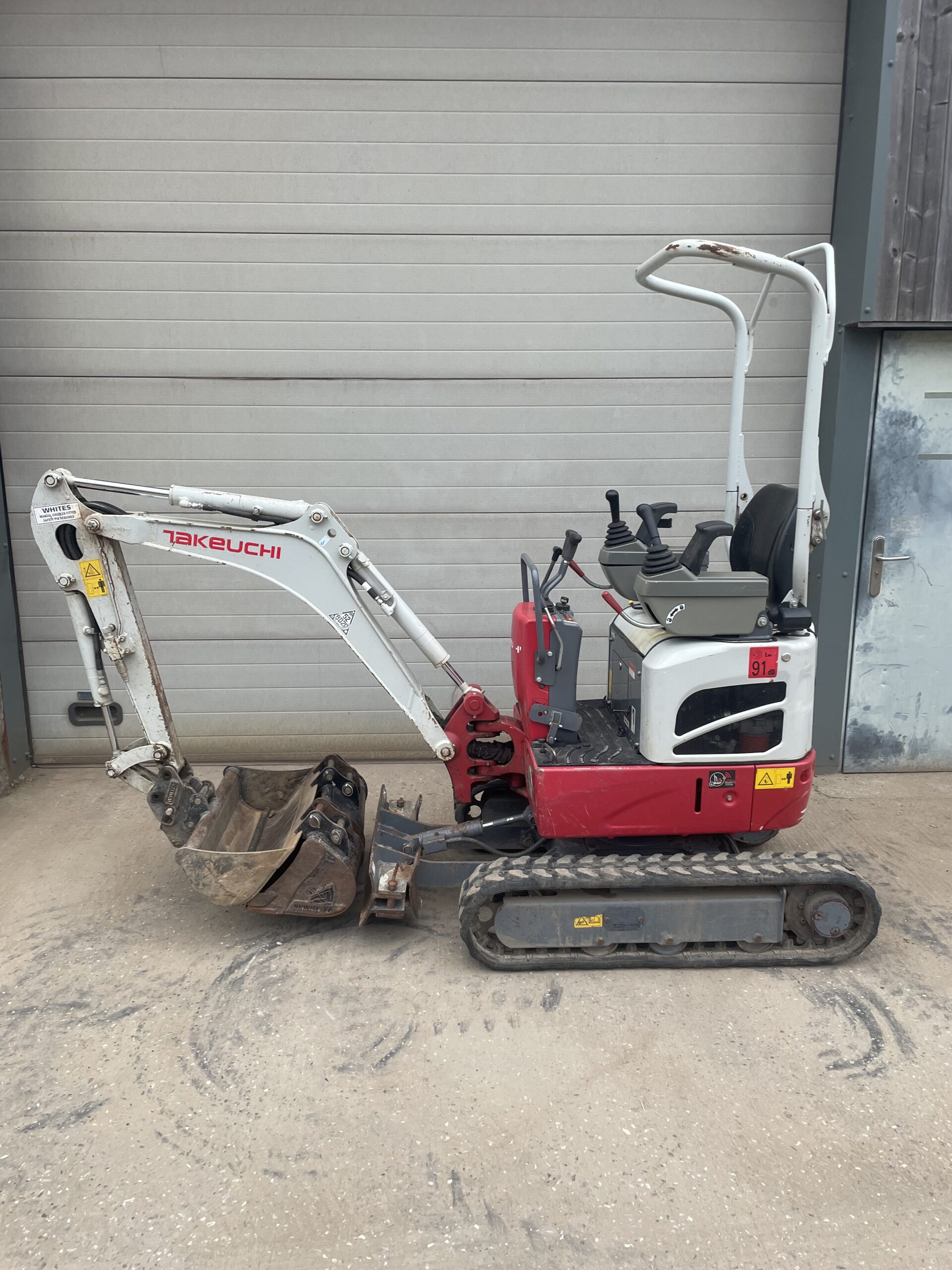 1.0 Ton Mini Digger (Takeuchi TB210R)