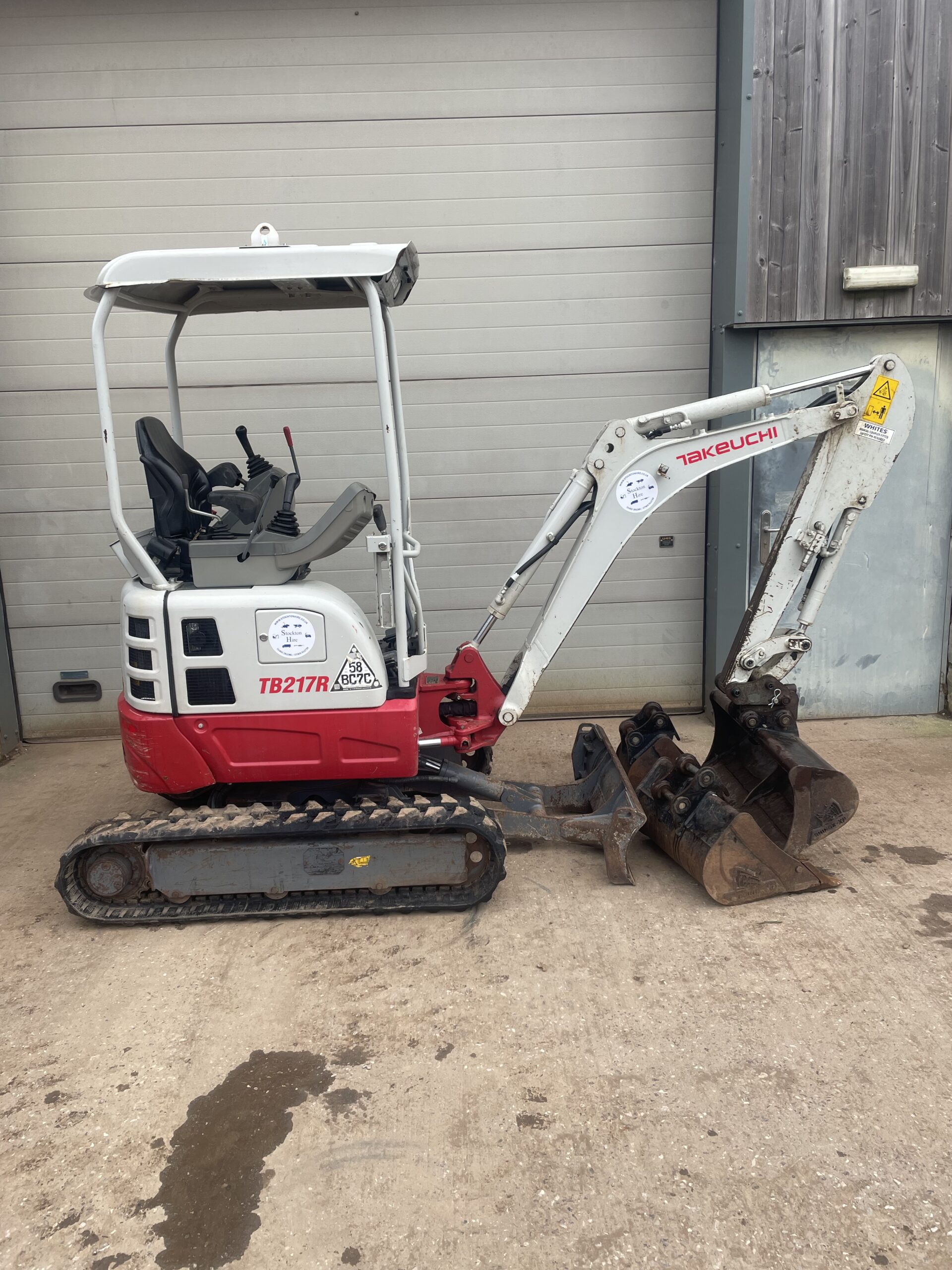 1.7 Mini Digger (Takeuchi TB217R)